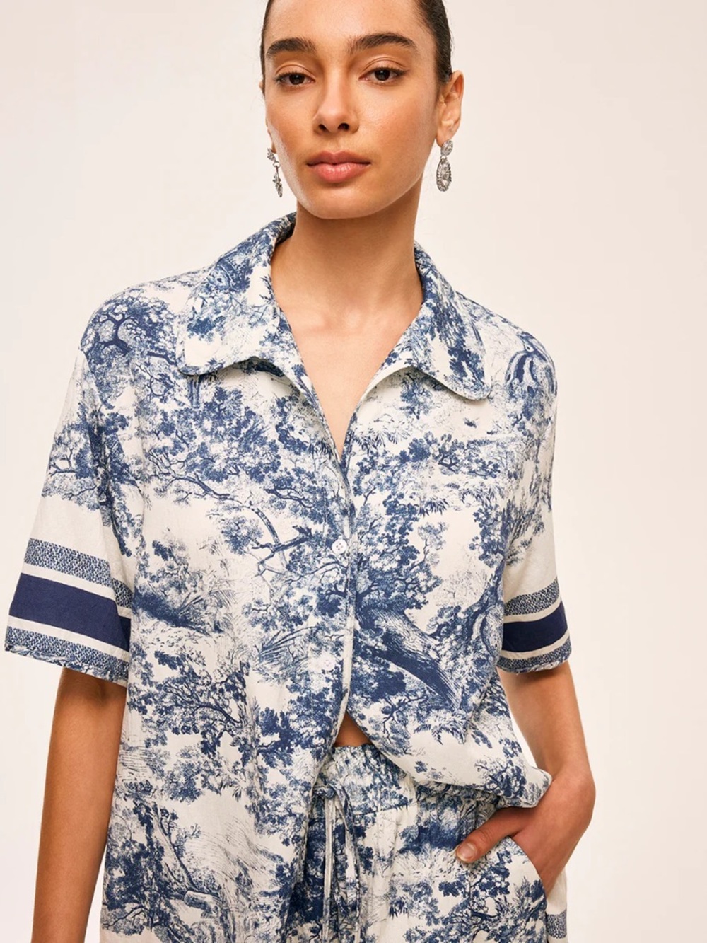 COMMENSE Blue & White Toile Short Set - Picture 7 of 7